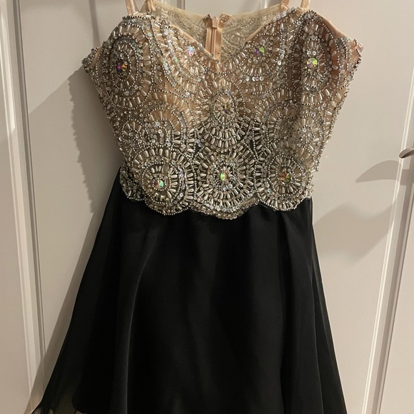 Pretty Homecoming Dress! - Picture 4 of 5